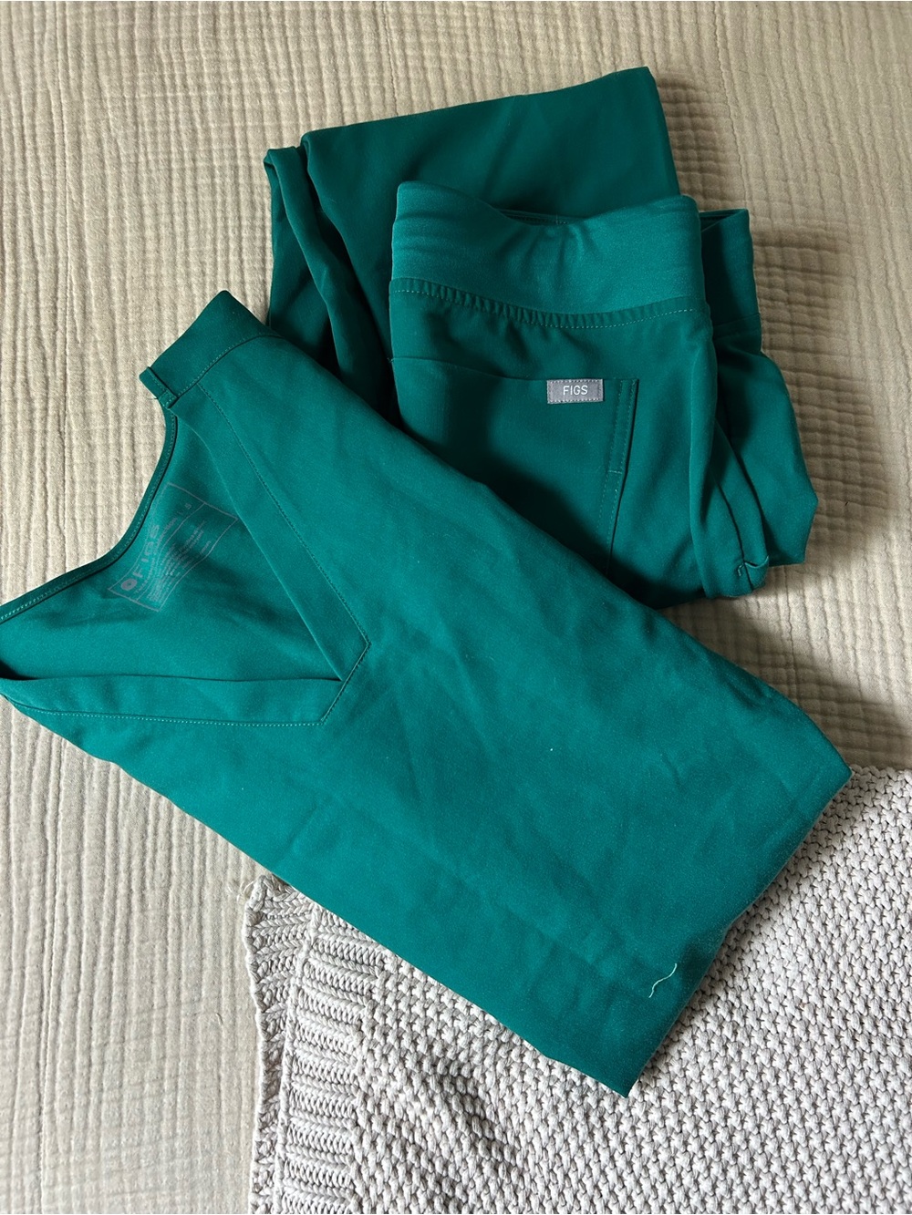 FIGS Women's Scrubs Top & Jogger Set
